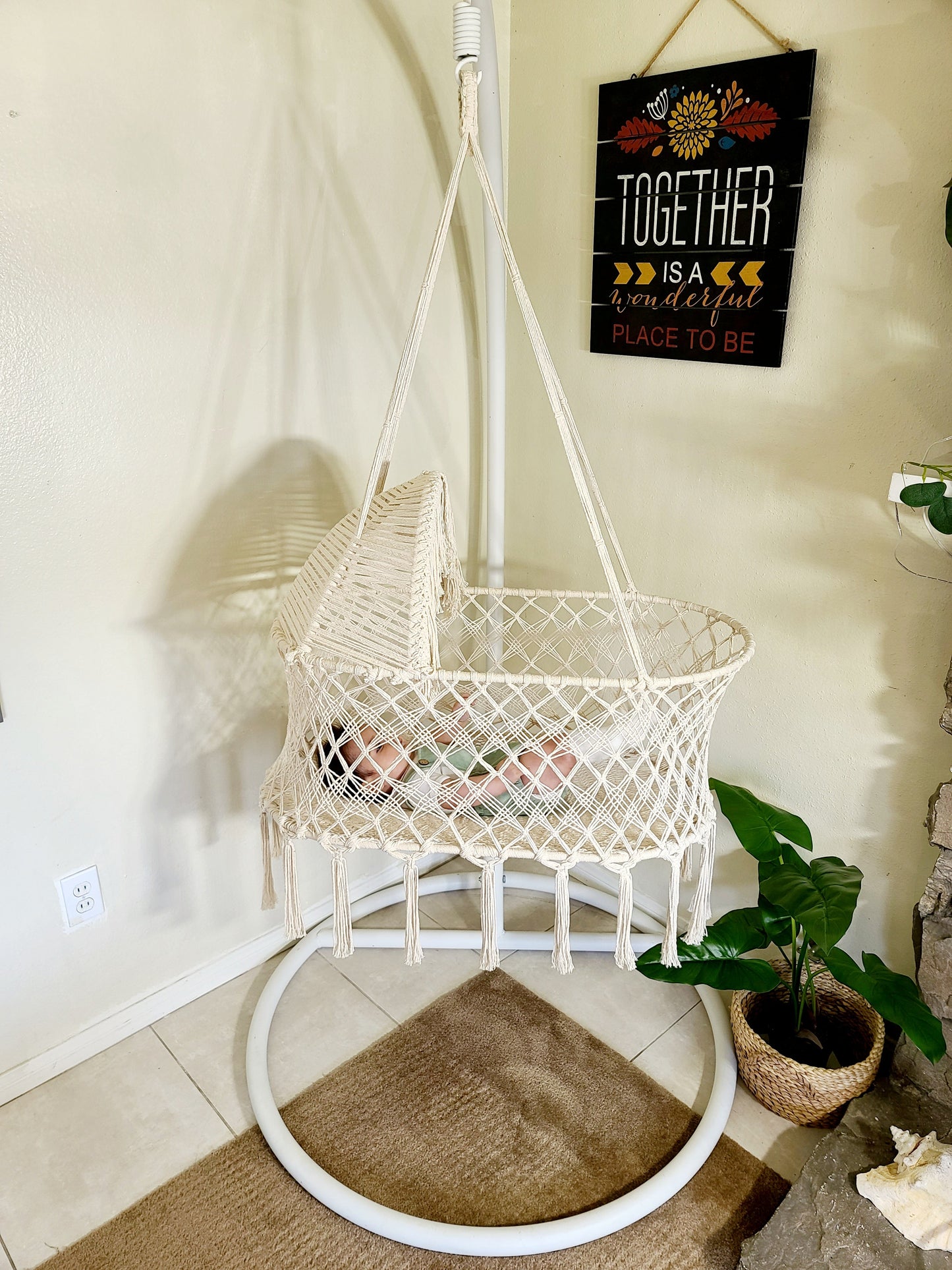 Domo Macrame Hanging Bassinet