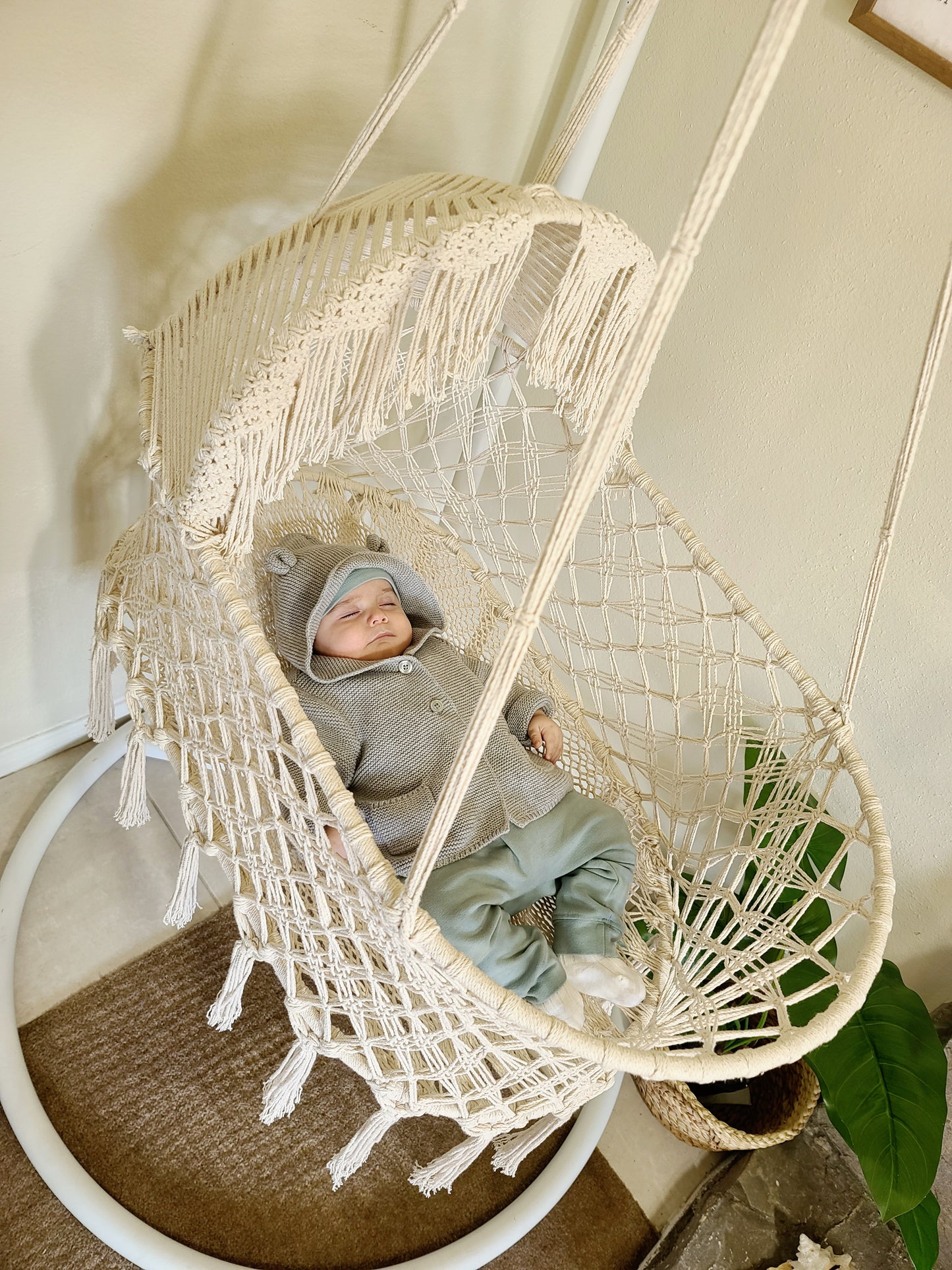 Domo Macrame Hanging Bassinet